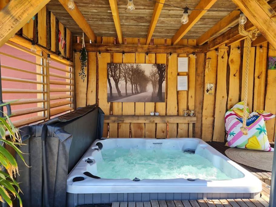 Wellness Chalet Met Jacuzzi, Sauna, Omheinde Tuin, Синт Аналанд Екстериор снимка